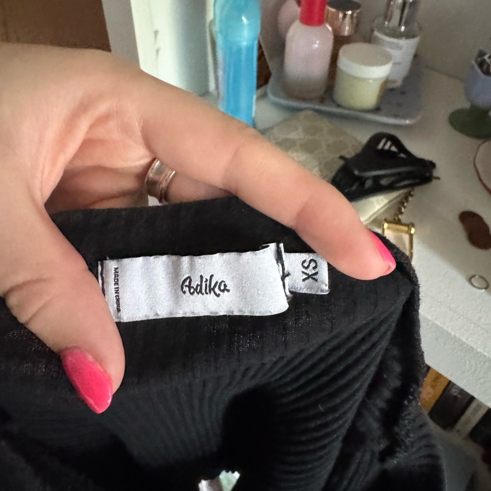 Adika Black Ribbed Top - Picture 2 of 2
